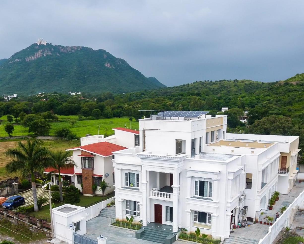 Chez Lavania - A Boutique Homestay Удайпур Екстериор снимка